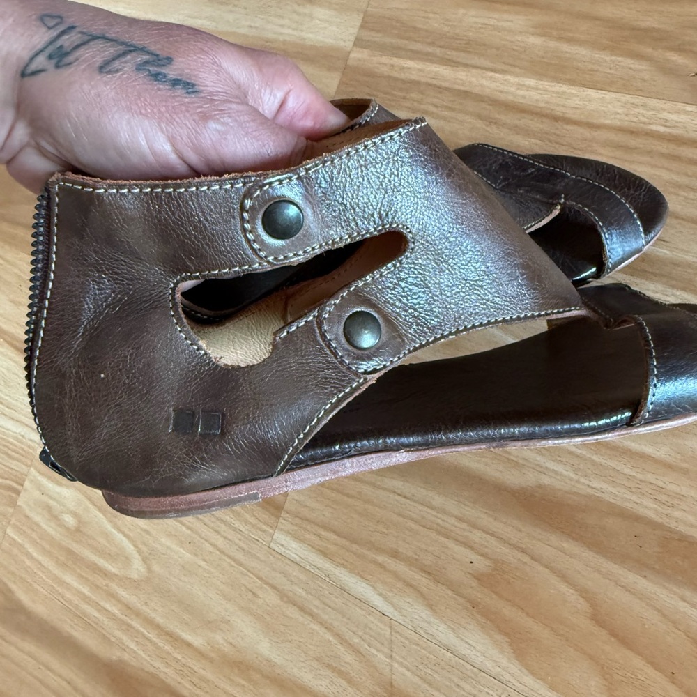 Super Cute Bed Stu Soto Distressed Rustic Taupe Brown Sandals - Sz 8 - Picture 5 of 10